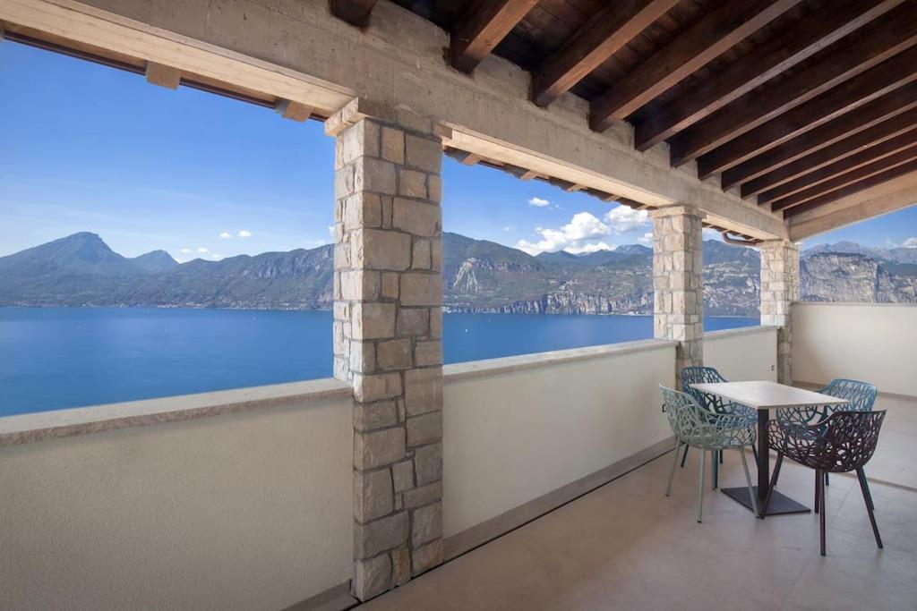 Villa Divina - Apt Divina Con Piscina E Vista Lago Castelletto Di Brenzone Exterior foto