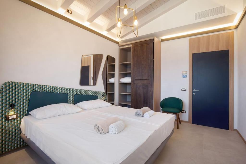 Villa Divina - Apt Divina Con Piscina E Vista Lago Castelletto Di Brenzone Exterior foto