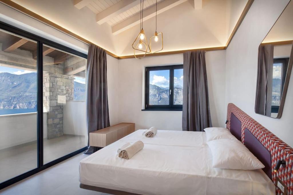 Villa Divina - Apt Divina Con Piscina E Vista Lago Castelletto Di Brenzone Exterior foto